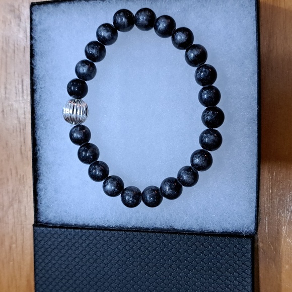 Black & Silver Jade Stone Bracelet - Picture 6 of 6